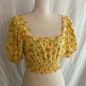 Blu Pepper Printed  Cropped Blouse peaches puff sleeve yellow size medium